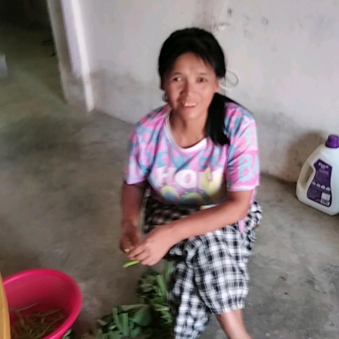 乡村黄湘湘奶奶