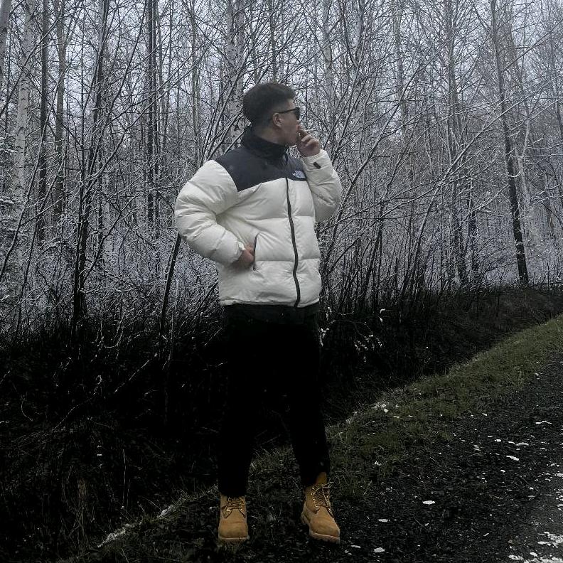 AKA罗罗小现在卖烧烤