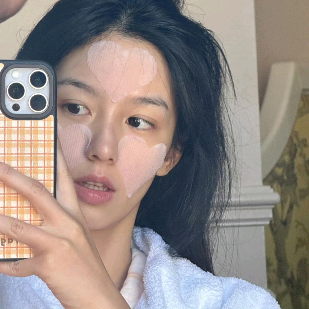 在波士顿荡秋千的宇航员.