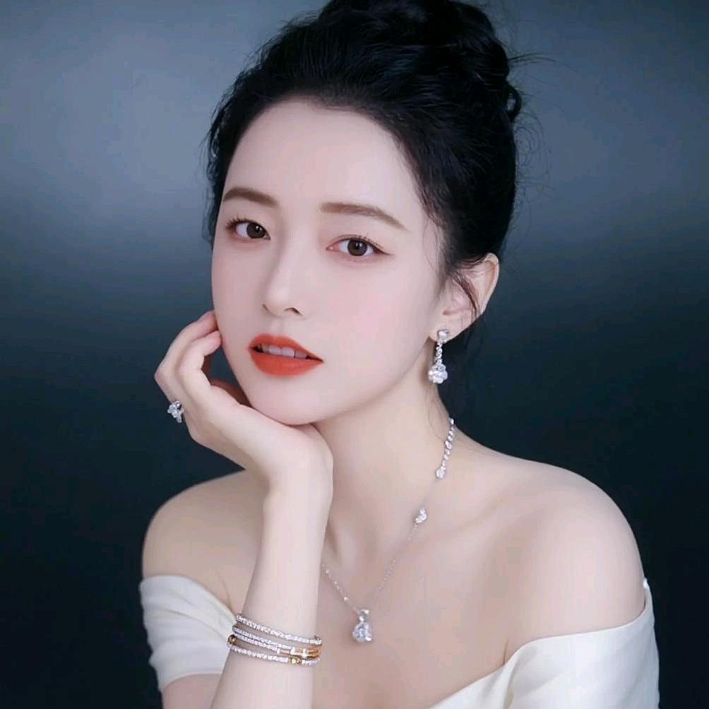 迷人小妖精😊😘