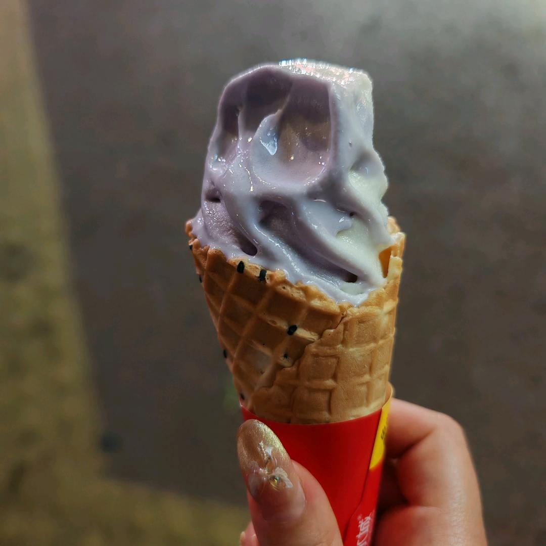 开开心心吃雪糕