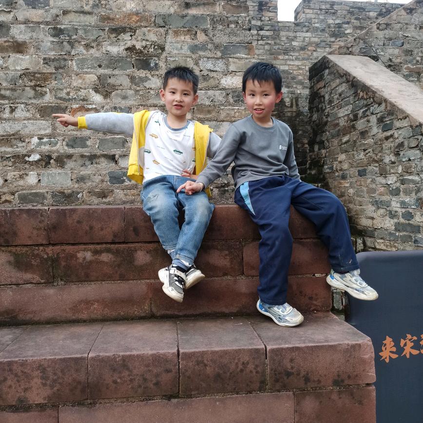铭     泽