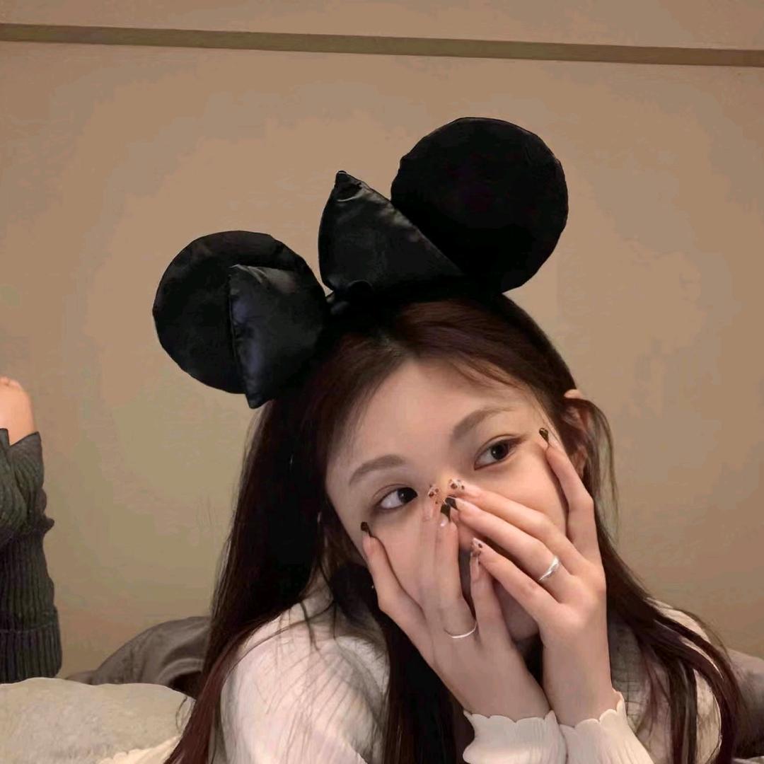 依一*