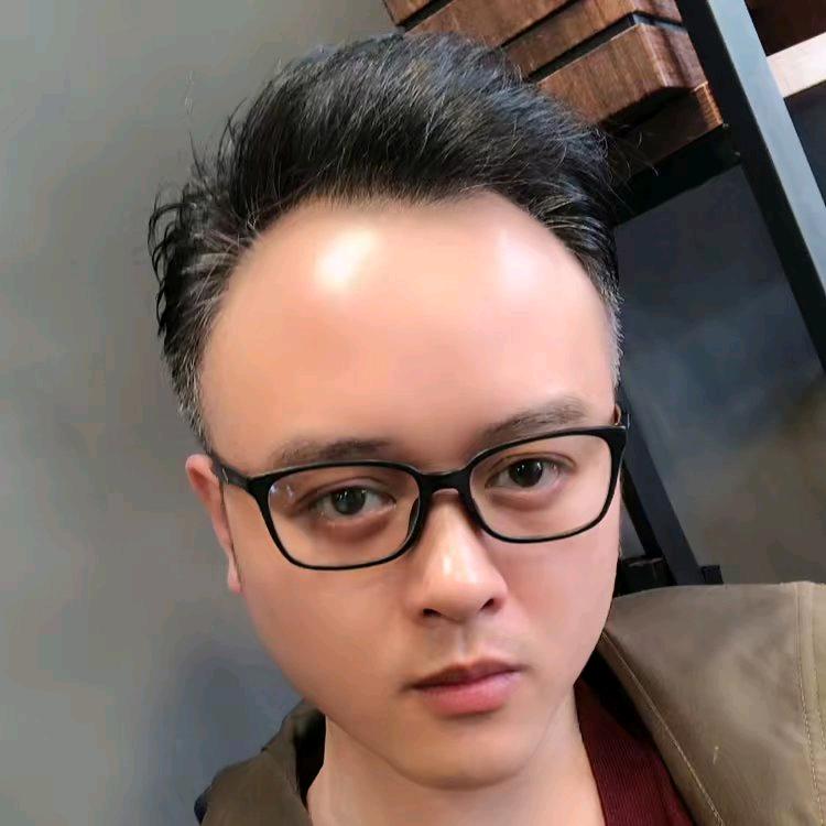 林军徒手修饰剪发