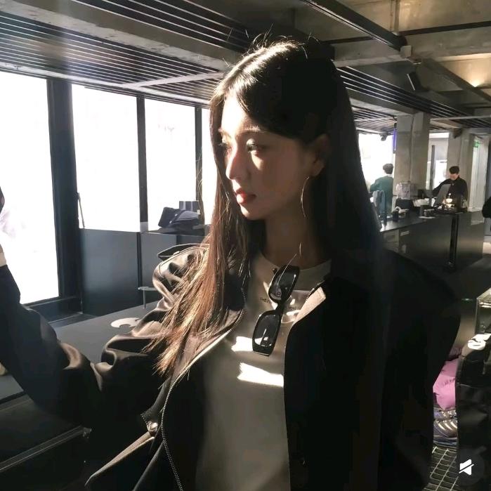 ㅤㅤㅤㅤㅤㅤㅤㅤㅤ ㅤㅤㅤㅤ -YiiY