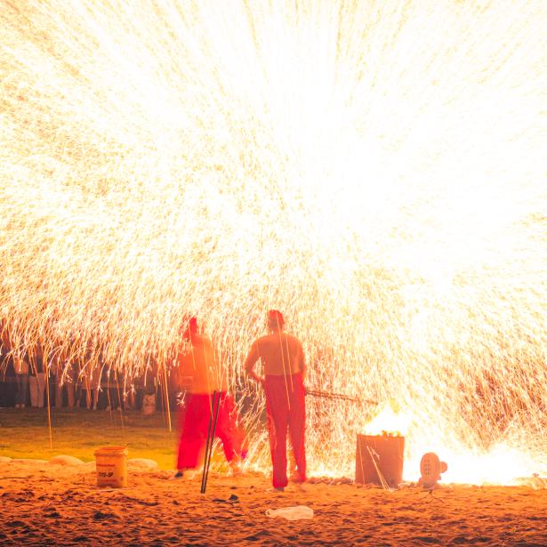 打铁花演出，火之光艺术团