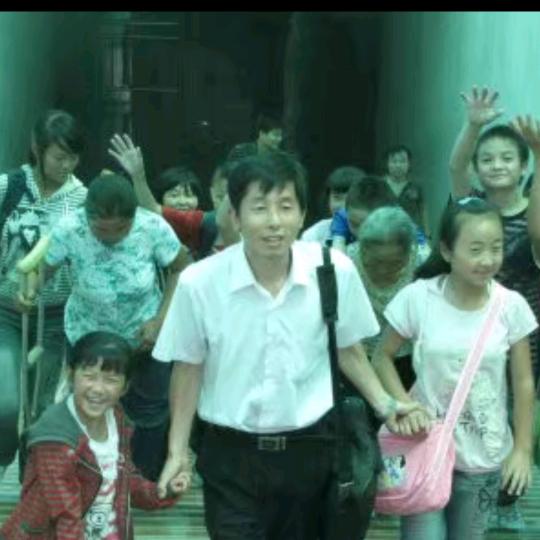 叫卖地摊哥