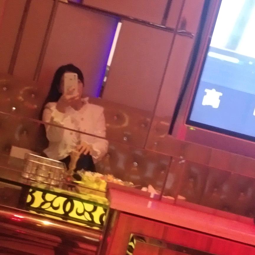 小何