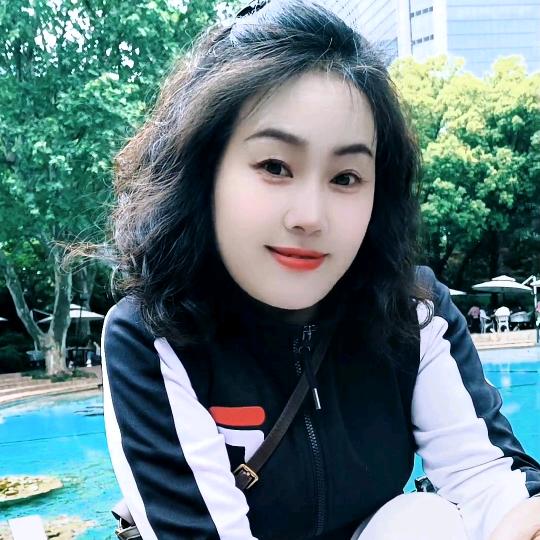 朱华姐（面瘫即将上岸）