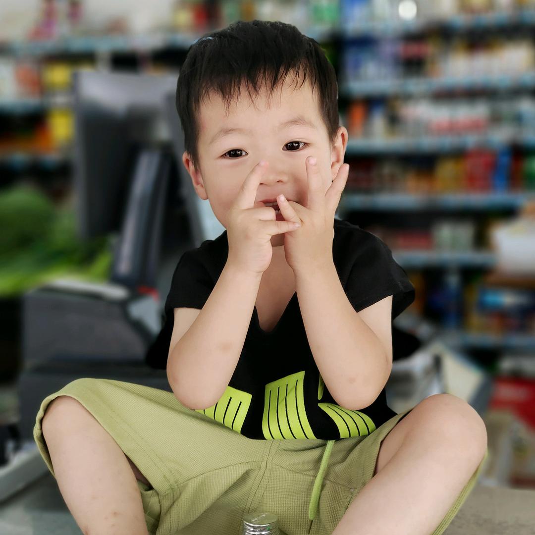 伍奕宸