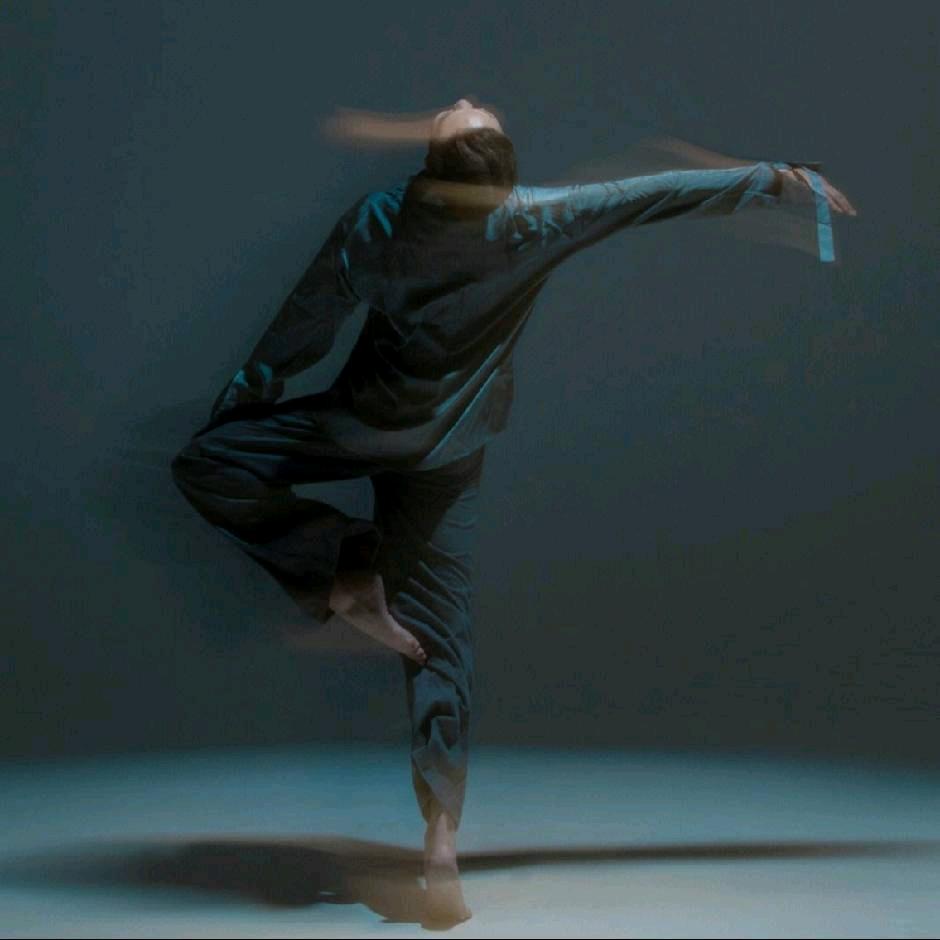 爱舞蹈的覃同学