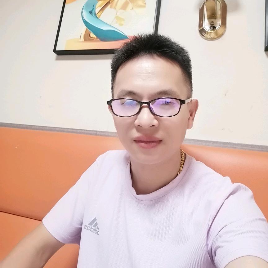 阿华。