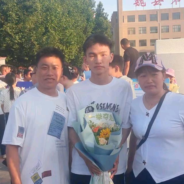 贵州姑娘长得美🐓🐓🐓靠谁不如靠自己