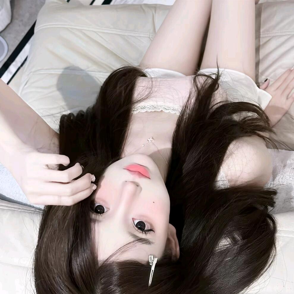 周.奕.芝.^