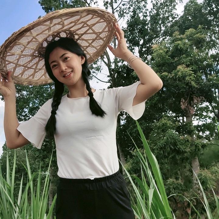 云南斗笠女孩