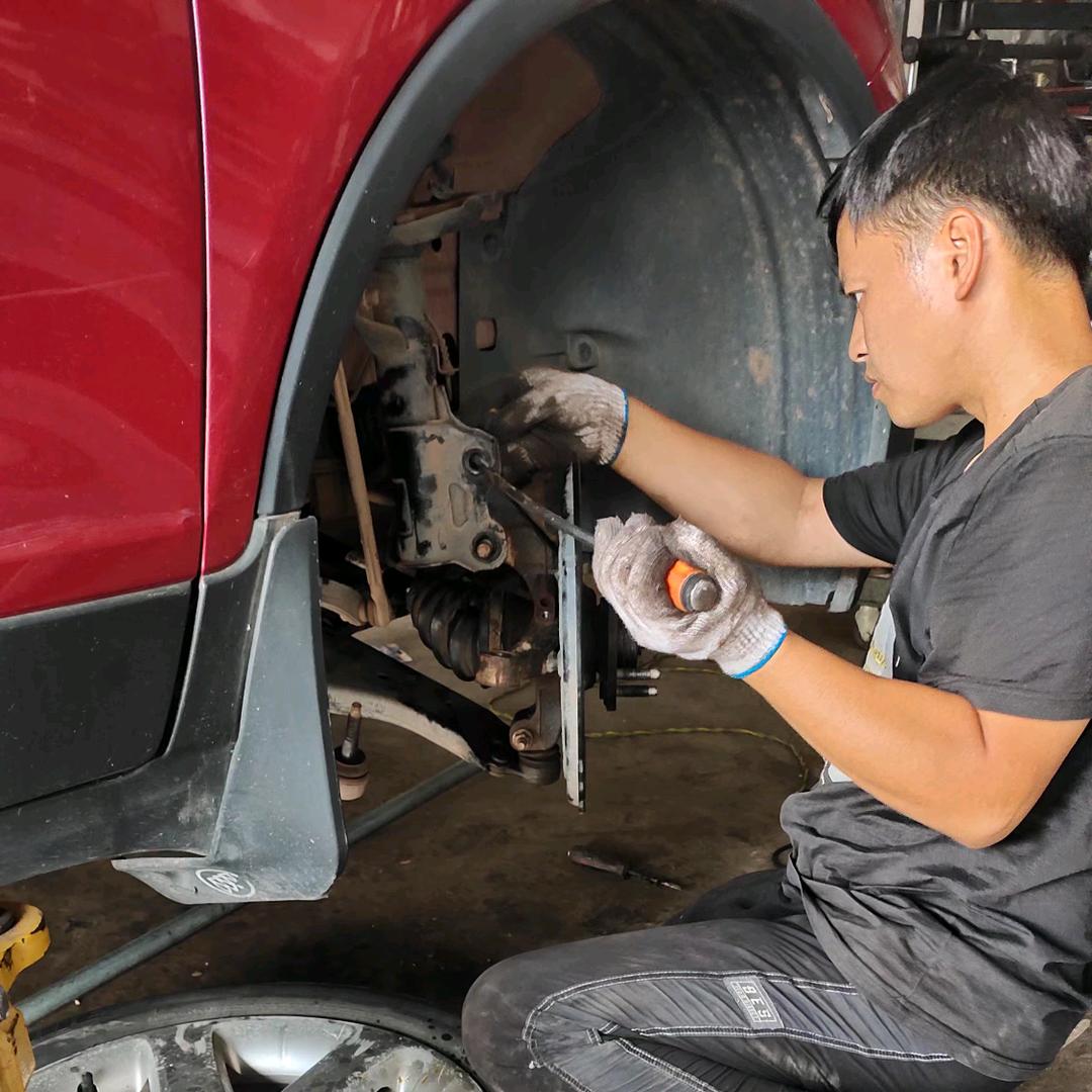 小唐在潼南修车