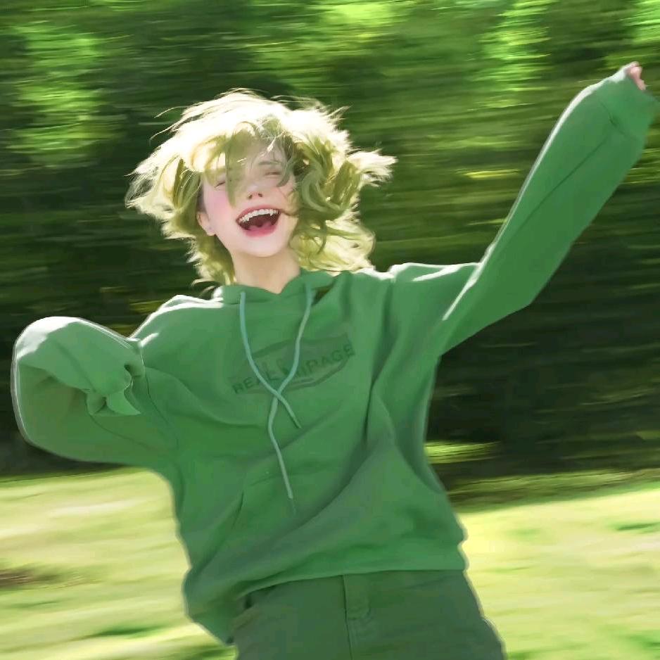 923