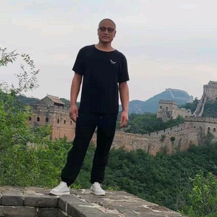 专业贴砖师傅，鲍毅发