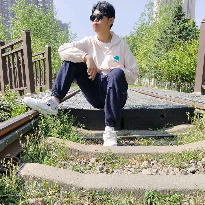 漫步在云间。