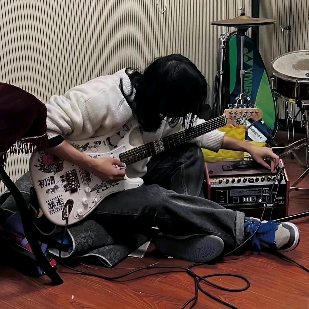 勾引嫂子被前妻发现遭打