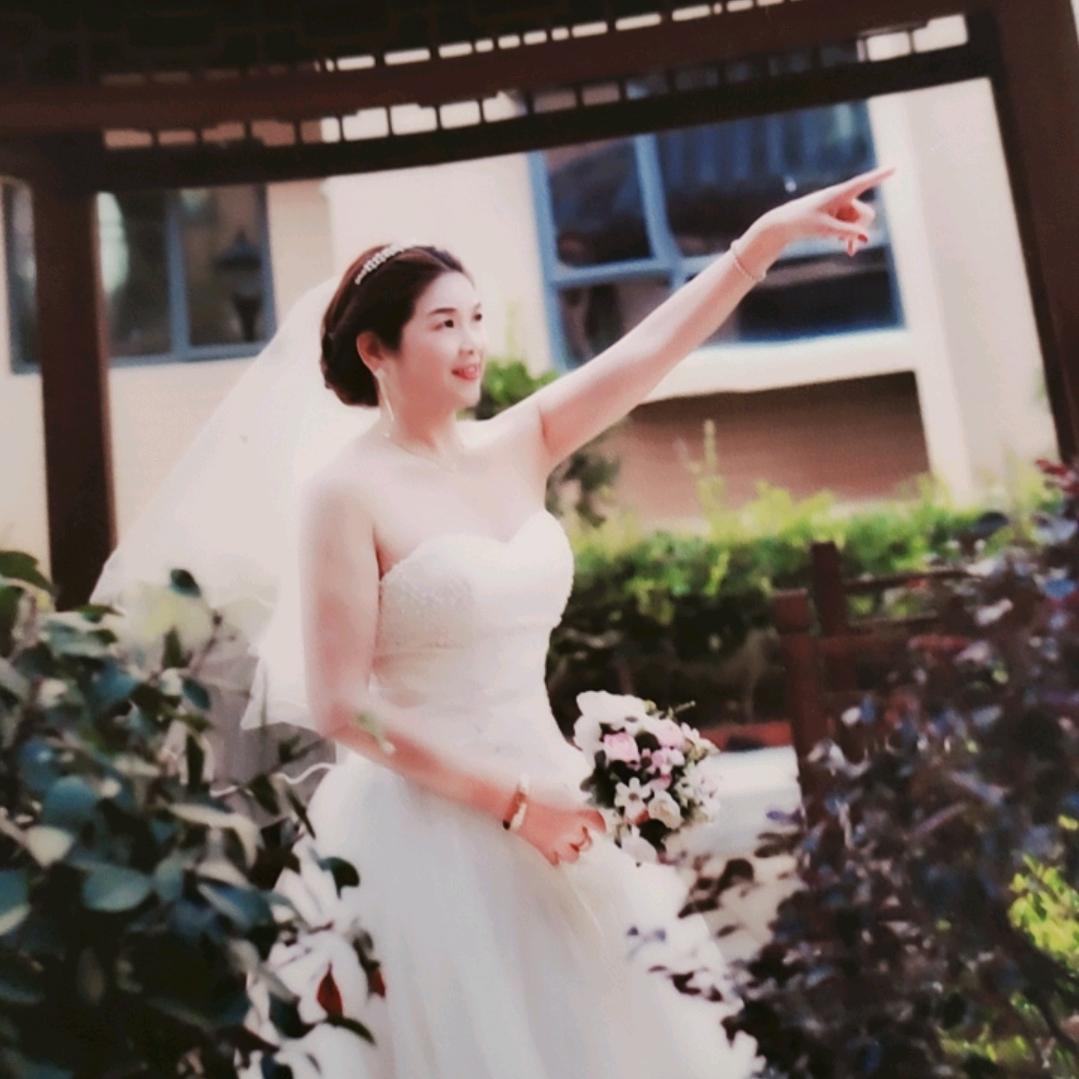 阿莲.