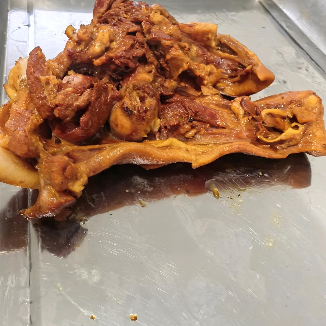 老六憨秘制熏烧猪头肉