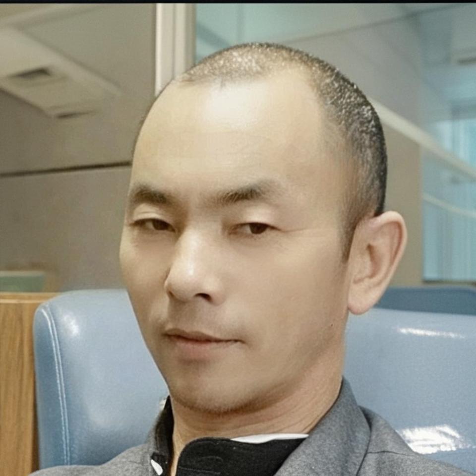 五哥（爱表演）