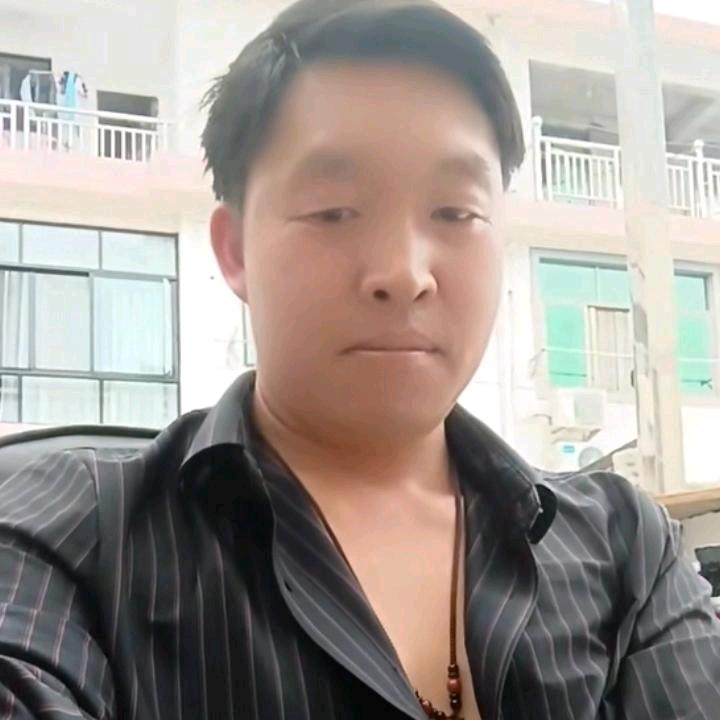 小晏雄