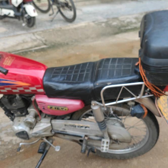 骑着公鸡去赶场