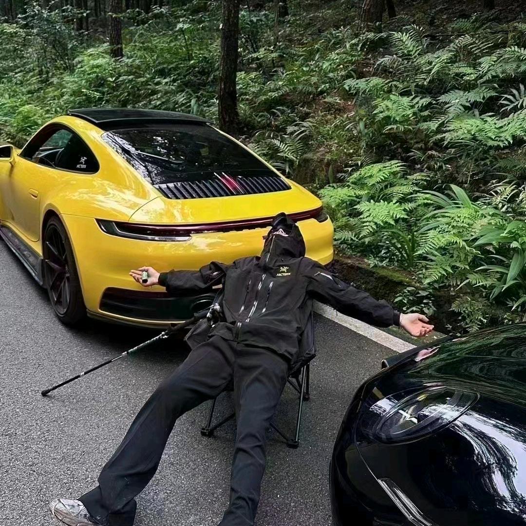 周   周  · 🚶🏻‍♂️