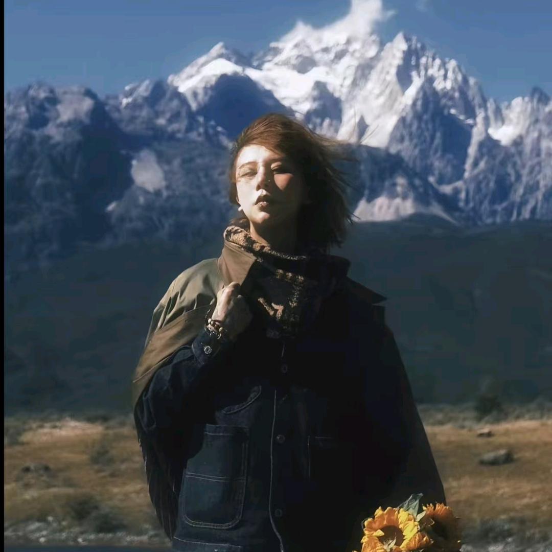 在热河路骑摩托