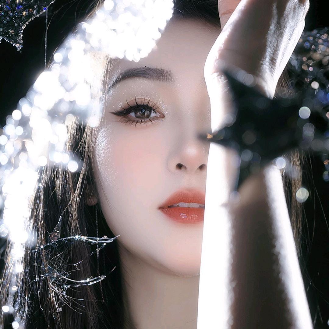 你的周小姐Zᶻᶻhouᥫᩣ