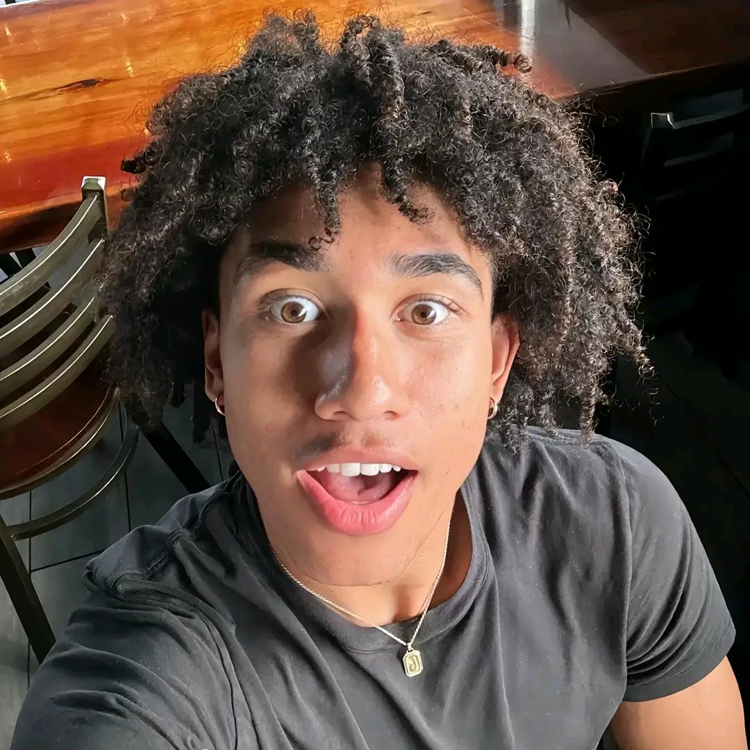 小何要加油✨(六年之约)