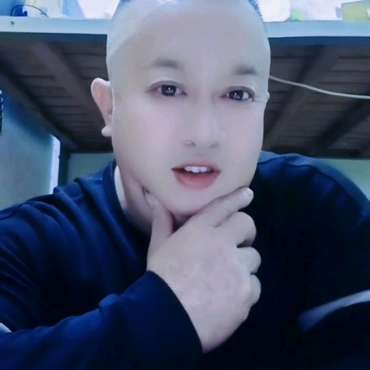 我是贵州瓮安主播红色紫荆花