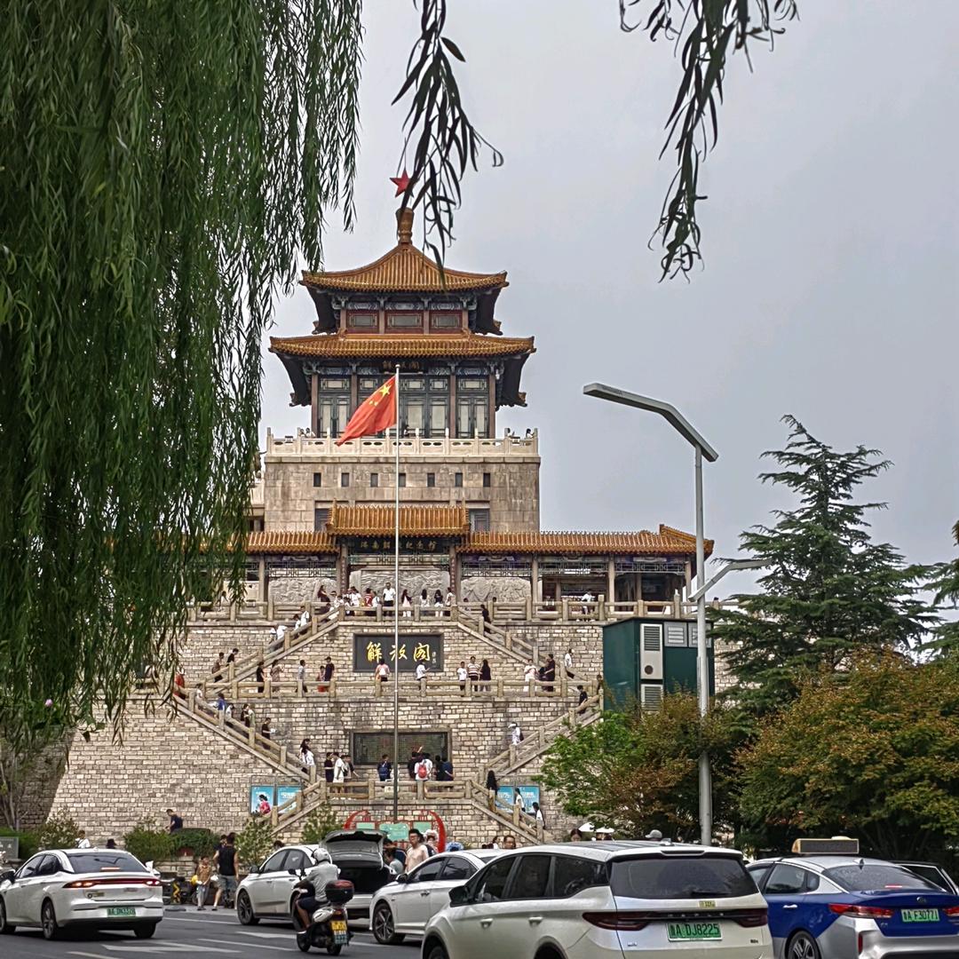 朴实黄小波