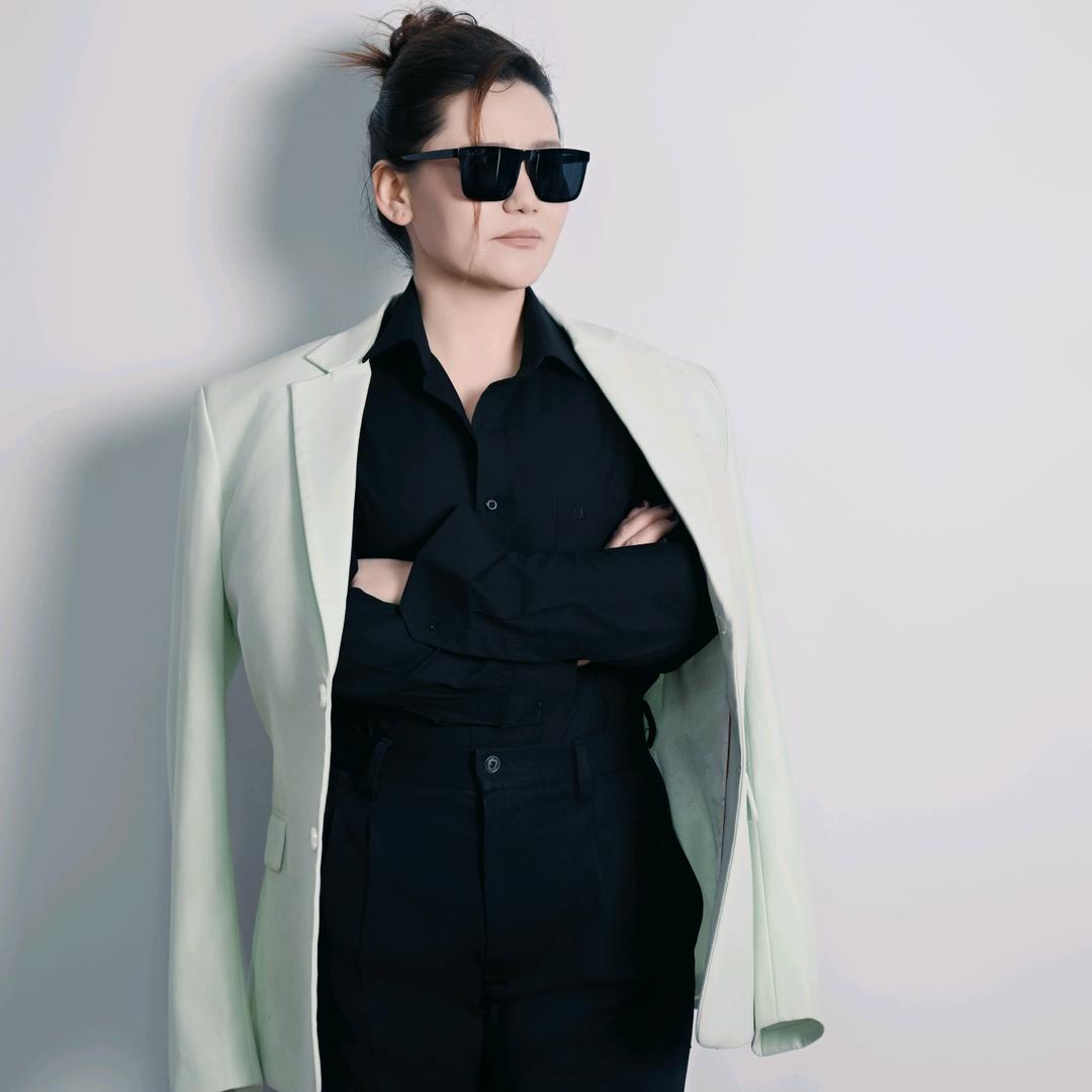 斯娜依合伙人小热