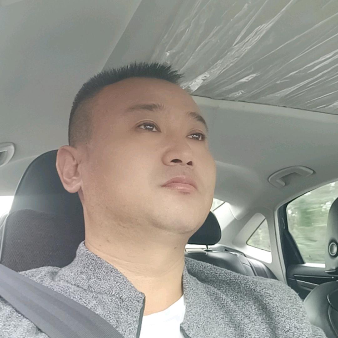 吕*飞
