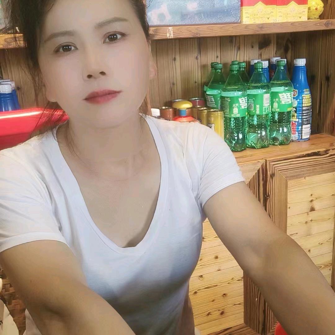 春天爱笑的女人