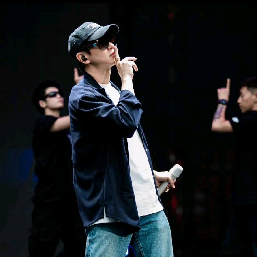 狼口带腥味偏爱思念那月圆的美