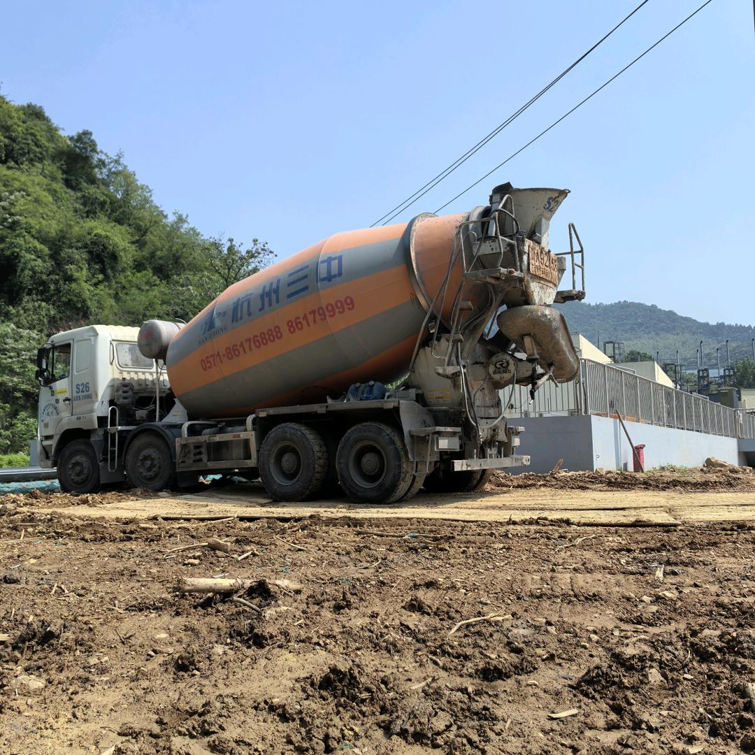 老卢在杭州专业施工水泥地评马路.场地.厂