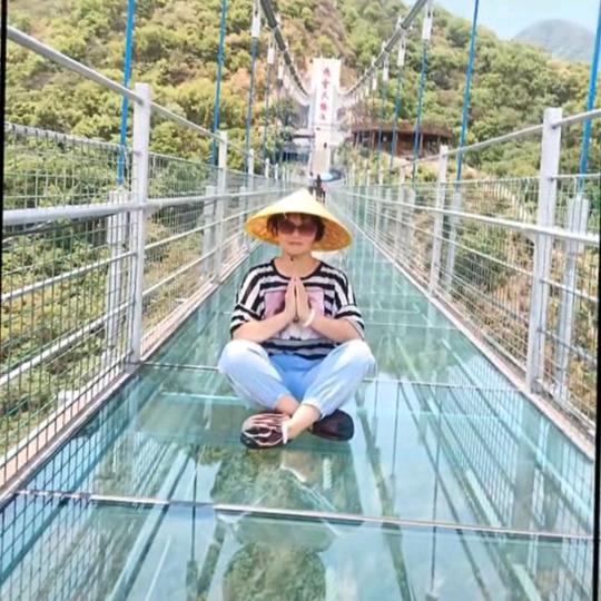 人生得意须尽欢，莫使金樽空对月