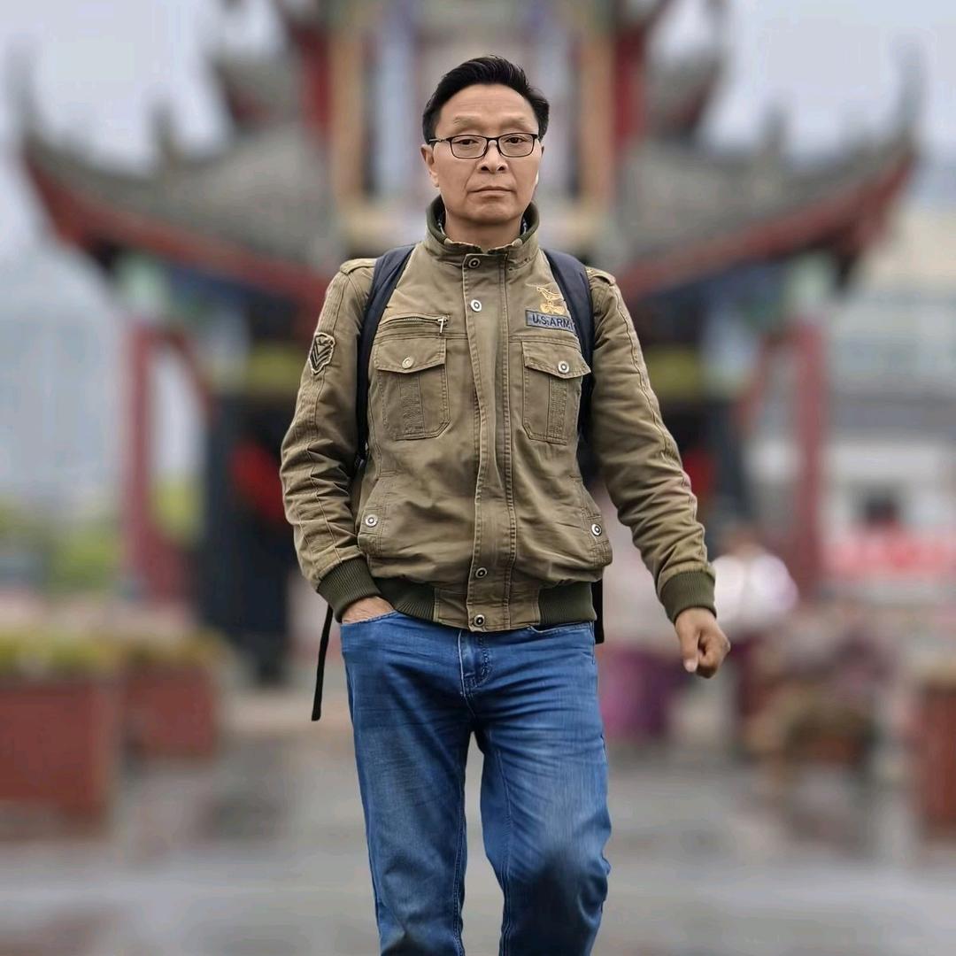 荷  东