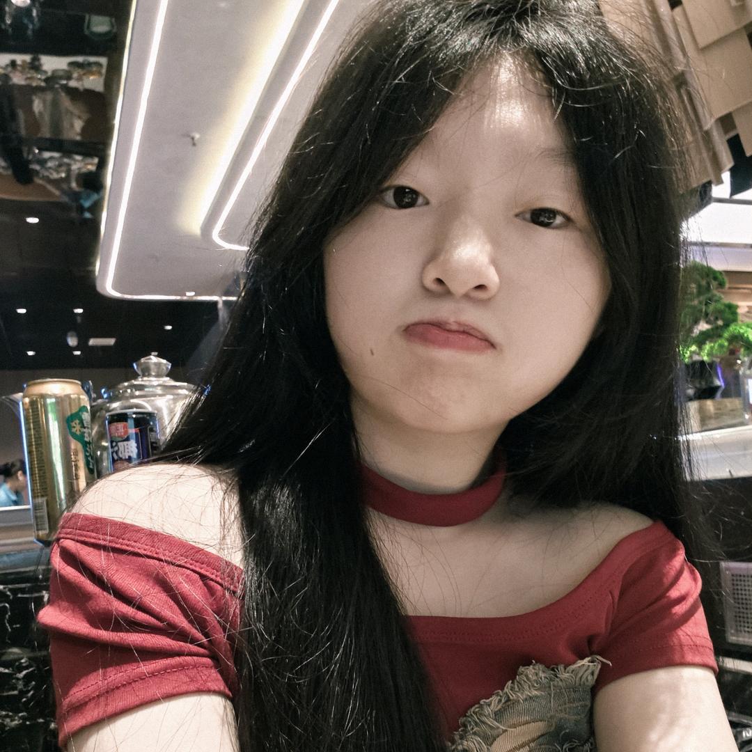 阿莹.