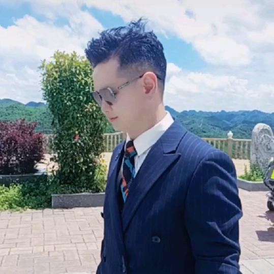 @眼镜哥