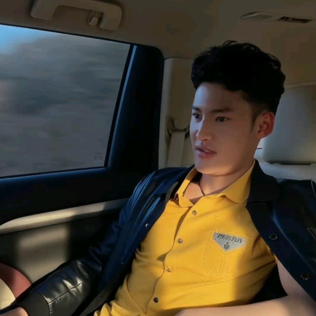 C.R  👤