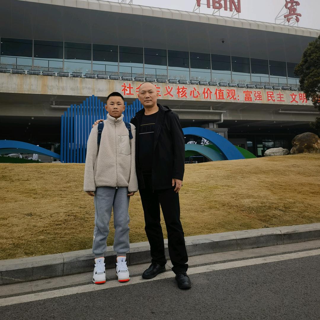 廖二哥国标游泳池，偏岩诚信水泥管道厂