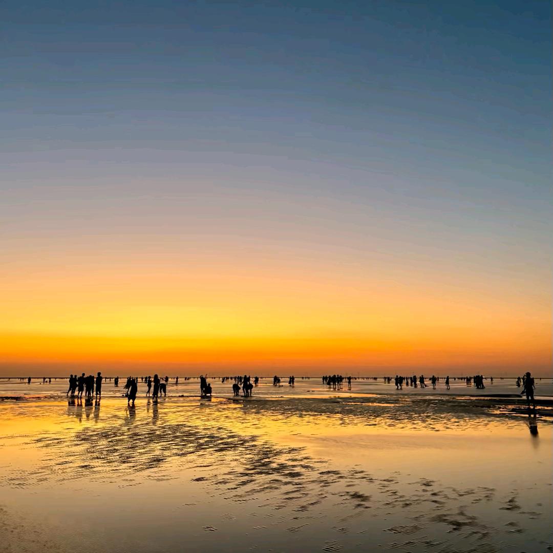 坐在坟头调戏鬼👻