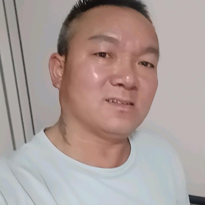 攀技花做门窗的70后
