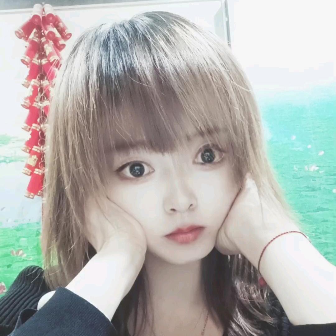 ……短发飘飘……