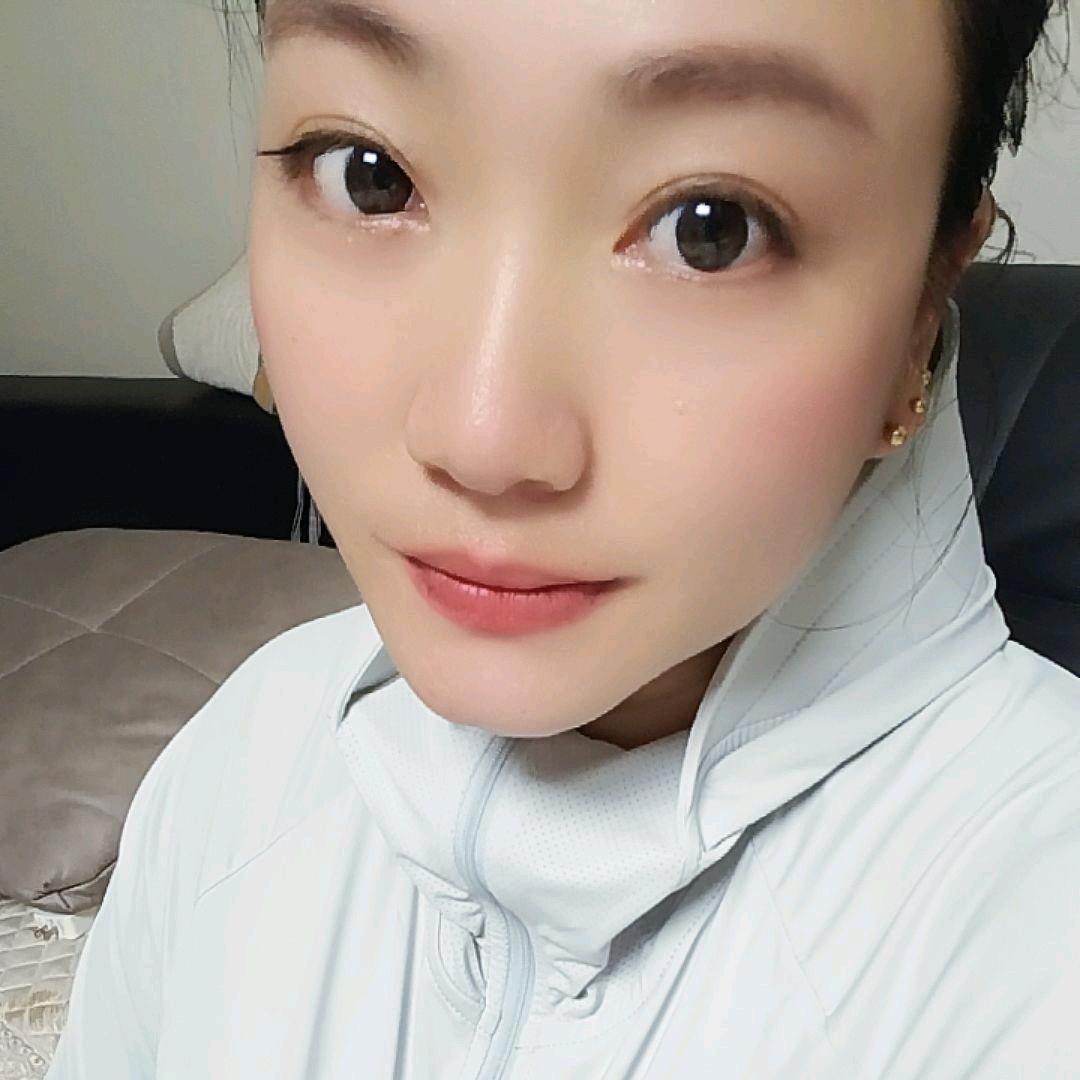 小何燕